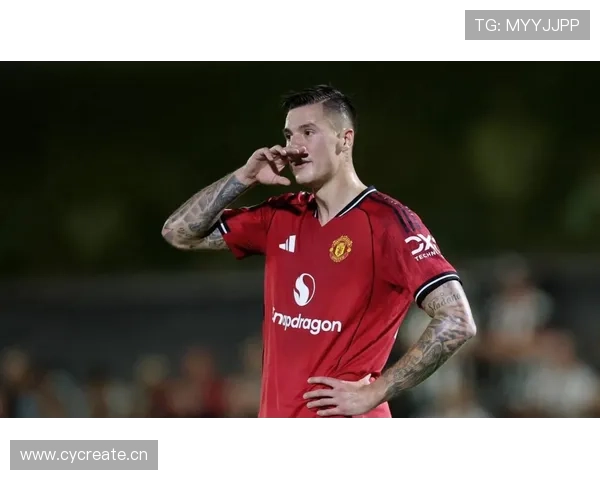 曼联转会策略面临审视，其在球队近期的竞争力波动中逐步体现。