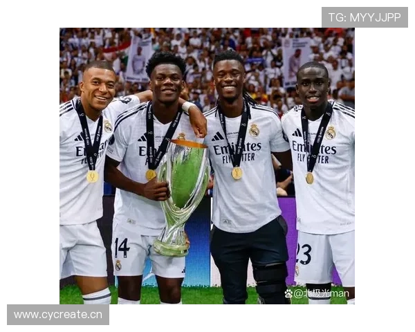 皇马中锋短缺问题持续加剧,对赛季阵容稳定性造成影响。 皇马中锋短缺问题持续加剧,对赛季阵容稳定性造成影响。