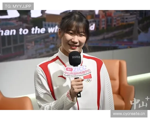 陈艺文训练完直接拎爱马仕去吃宵夜？