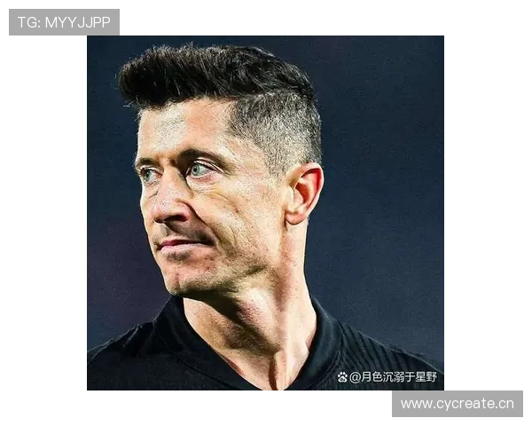 莱万训练完回家还要给娃换尿布？